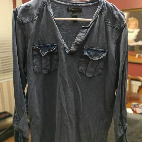 Button  tee - Picture 3 of 3